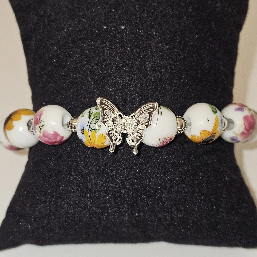 Floral Beaded Stretch Bracelet Handmade - Picture 2 of 3